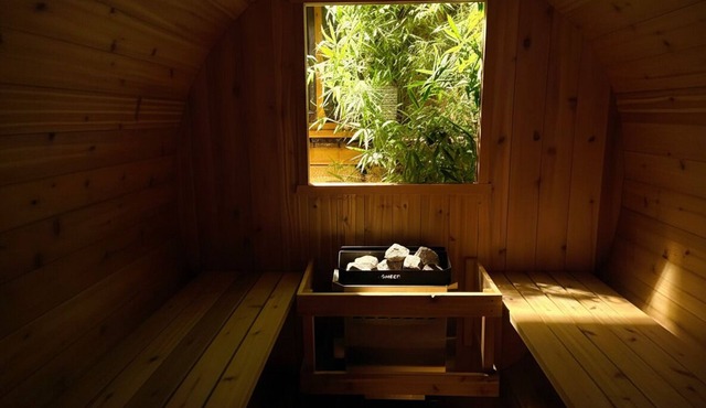 Private Sauna Retreat EV Charger Quiet Creekside Stay