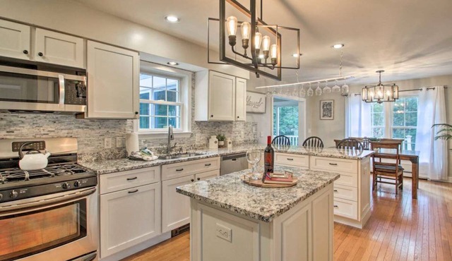 Private & Super Spacious, close to downtown N. Conway and ski.