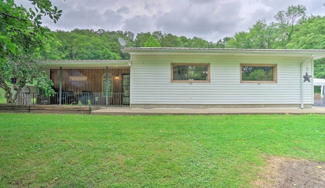 Quaint Zanesville Home w/Game Room & Yard!
