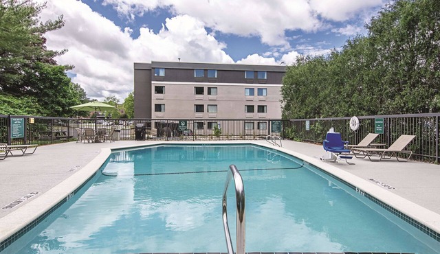 Queen Comfort Room, La Quinta Wyndham, Breakfast Included, Close to Downtown
