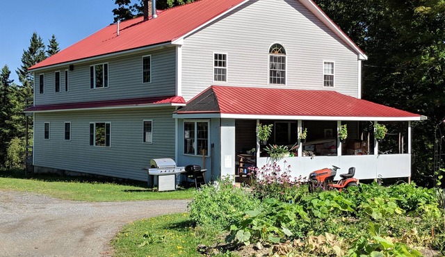 Quiet Country Getaway: 2-BR Apt plus individual rooms at Fellowship Farm