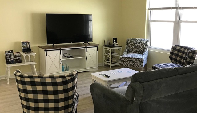 Quiet Townhome near Saratoga Lake "No Cleaning Fee"