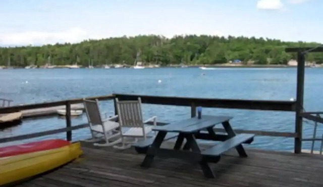 Quiet Waterfront Cottage on coven