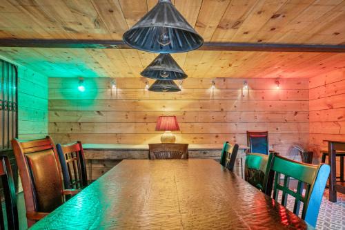 Quietside Quarterdeck Dual King Wings, Bunk Room, Fire Patio & Pet-Friendly