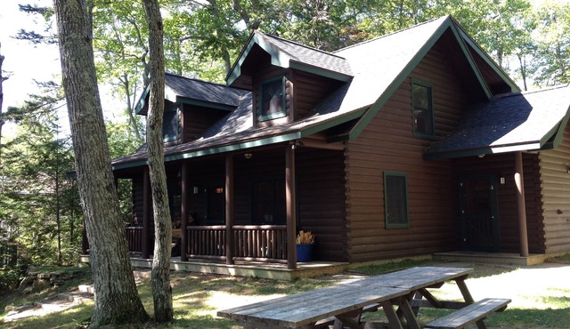 QUINTESSENTIAL MAINE LOG CABIN SET ON GORGEOUS LAKE
