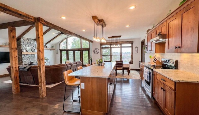 R&R White Mountain Retreat, Hillside with Extraordinary Views!