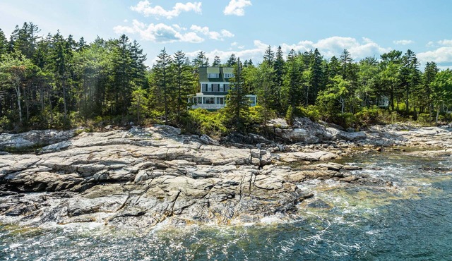 Raven Haven: A luxurious 6-bedroom waterfront retreat in stunning Southport, ME.