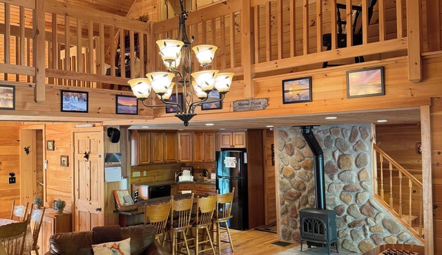 Recharge and reconnect at the Red Fox Retreat! 1 mile to Pleasant Mt. ski area