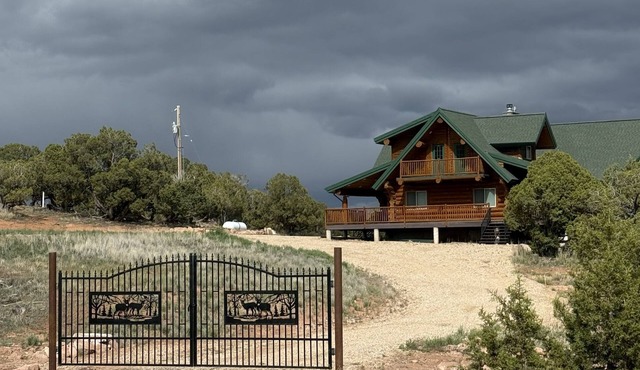 Red Rock Lodge — Escape, Relax, and Make Lasting Memories!