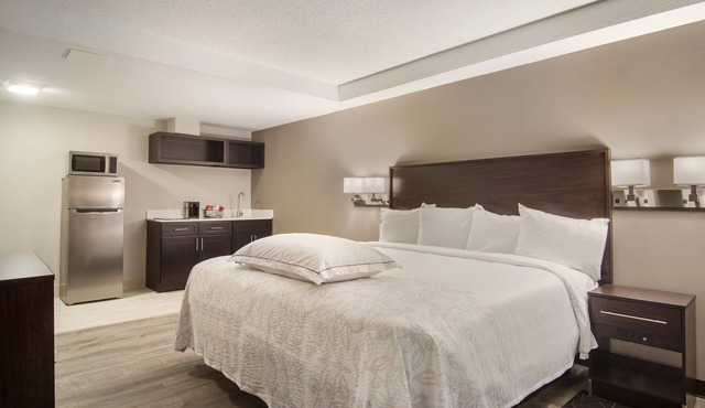 Red Roof Inn PLUS+ & Suites Erie