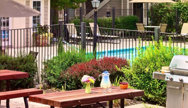 Relax and Recharge! Unit with Kitchenette, Free Parking, Pets Allowed