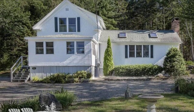 Relax in Blue Haven, a cozy 2-bedroom home in Southport, ME, perfect for 2-4 guests.