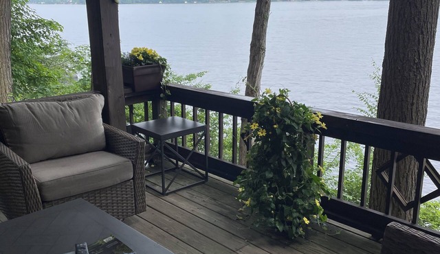 Relax Lake Front 2-night minimum. Dogs welcome.