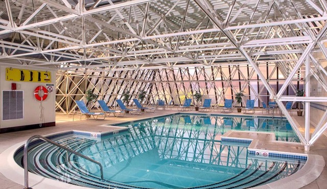 Relax Near Old Port Portland l w/Heated Indoor Pool & Free Parking