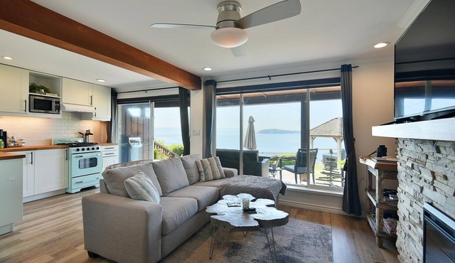 Relax oceanfront in the full kitchen Osprey Suite at Beach Hideaway.