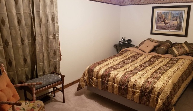 Relaxing 1386 square foot home. Cozy and clean but not the Hilton!