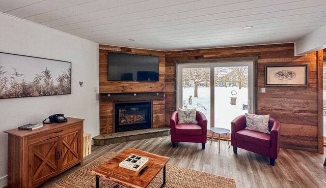 Relaxing Blue Mountain Getaway Close to Trails, Spa & Village