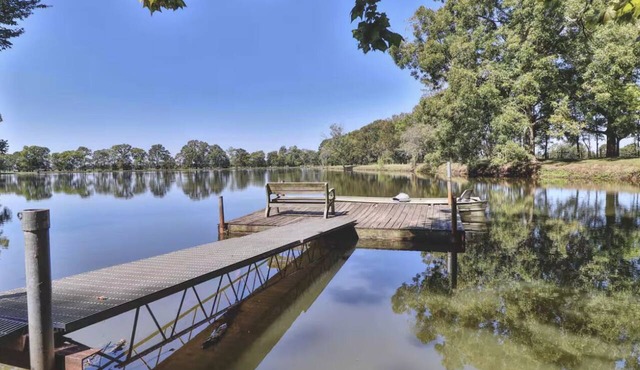 Relaxing Lake House Retreat on 12 Acres