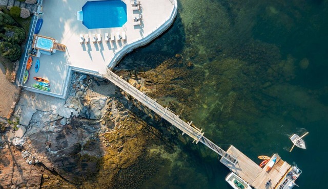 Relaxing Lodge Rm | Ocean Peek | No Hidden Fees