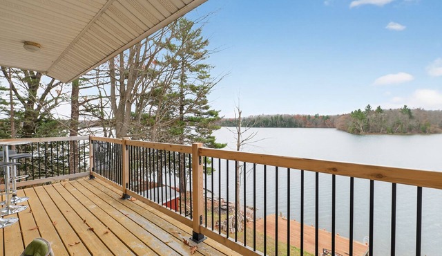 Relaxing Waterfront Escape in Big Rapids