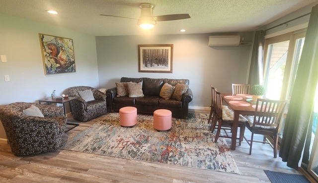 Remodeled Condo| Mins to attractions| Nordic Village Amenities