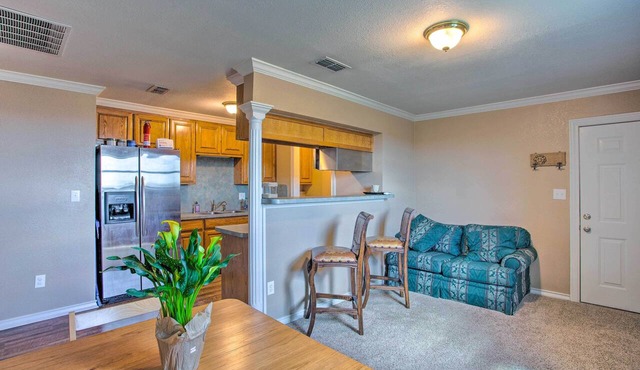 Remodeled Ranch Apt in Sanger: 12 Mi to Lake!