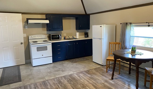 Remodeled studio apartment half a block away from historical downtown Farmington