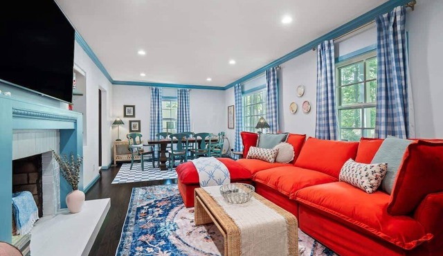 Renovated Cottage-Game Room-Fire Pit-Sleeps 8