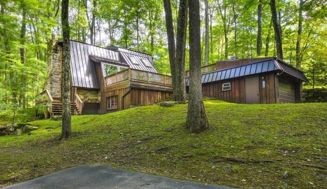 Resort Amenities: Family-Friendly DuBois Cabin