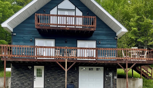 Riders welcome! Gorgeous 3-bedroom house with WiFi in Errol