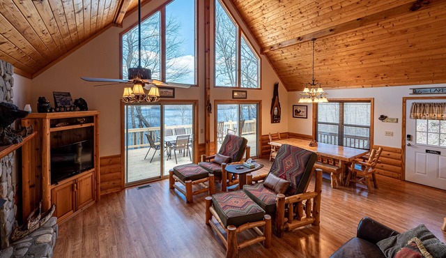 Ridgetop Lakeview - Bedroom Cabin on Lake Nantahala w/Private Deck