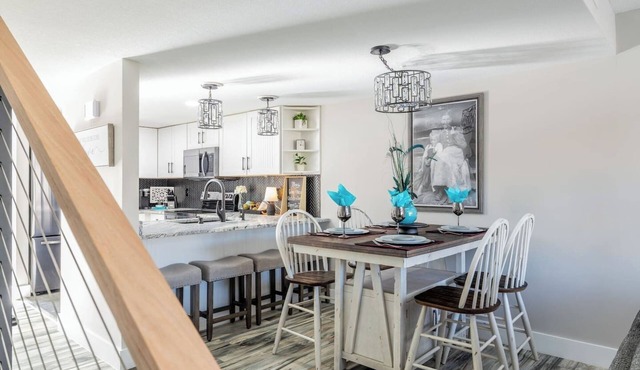 Riverfront getaway, Walking distance to Awesome! in Townsend