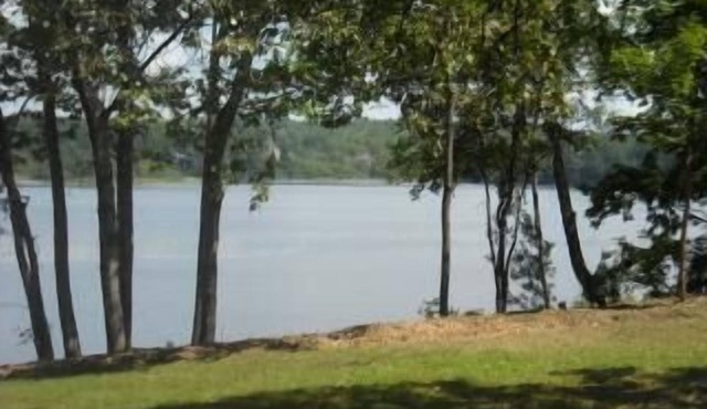 Riverfront Home Gateway to Canada !
