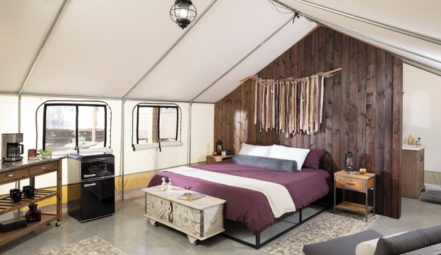 Riverfront Luxury Glamping Retreat near Waco