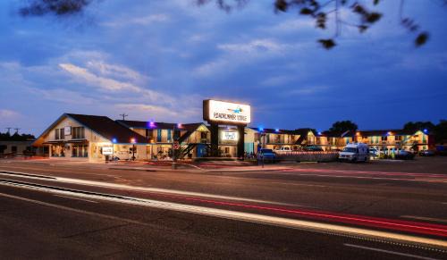 Roadrunner Lodge Motel