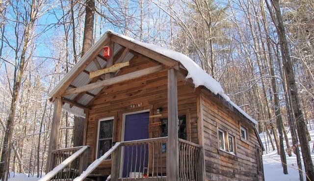 "Robins Nest" Off Grid Solar Powered Eco Cabin
