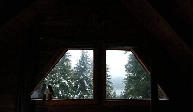 Romantic Off-Grid Cabin