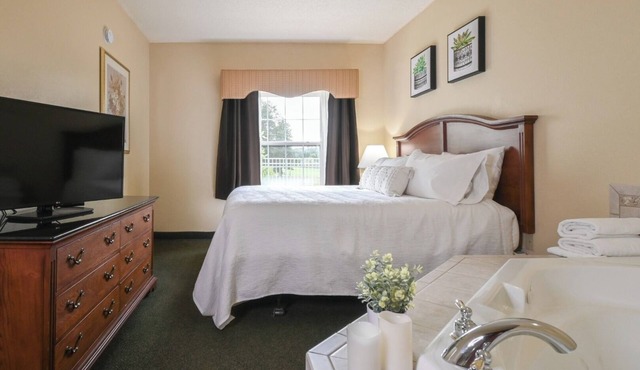 Romantic Riverside Escape | Pool, Spa & Golf at The Four Seasons Island Resort! in Pembine