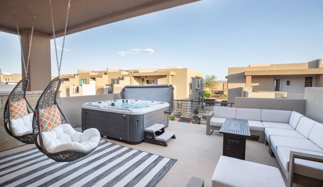 Rooftop Hot Tub & Heated Pool
