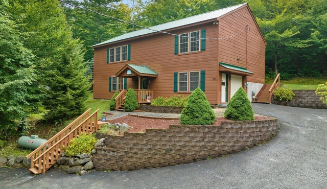 Roomy 3BR Cabin, easy access to snowmobile trail 4 & Hollywood Hills beach/boat