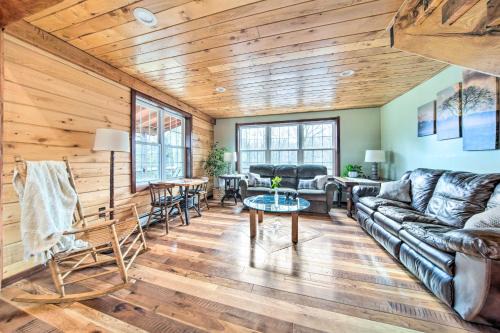 'Rose Valley House': Yard, Deck + Game Room!