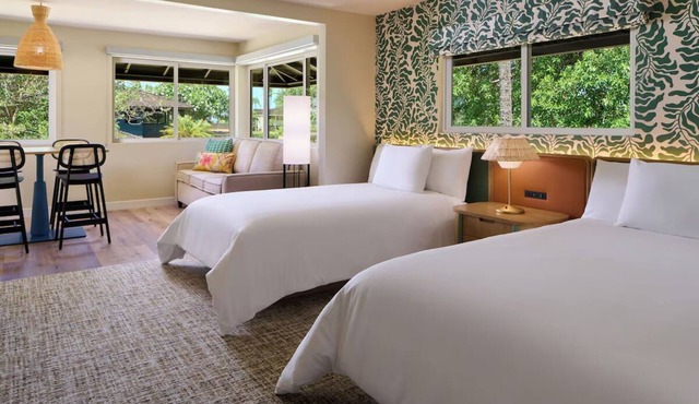 Royal Bungalow Studio Suite Oceanfront at Royal Lahaina Resort, Walk to Beach