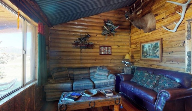 Rustic bunk house surrounded by beauty w/fully equipped kitchen & free WiFi