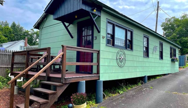 Rustic Cabin #6 on Private Lake!