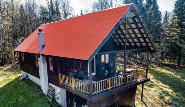Rustic cabin in Pittsburg NH with direct trail access & plenty of parking!!