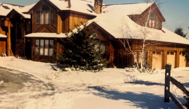 Rustic charming 4 bedroom, 5th bedroom does not have a bed in Montgomery