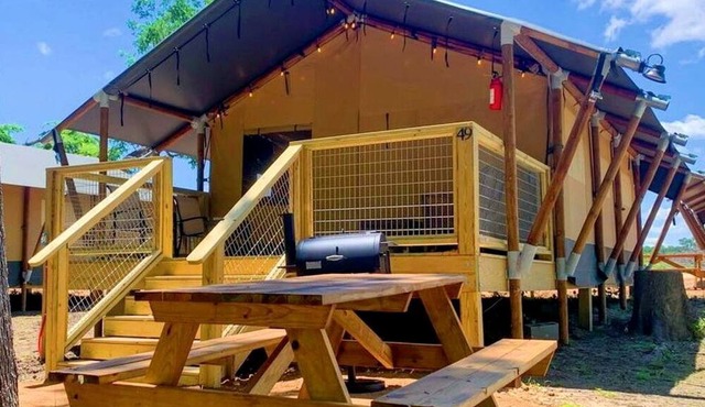 Rustic Elegance in Cibolo: Safari Tent Glamping near San Antonio, Texas