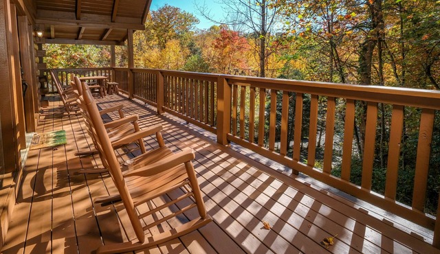 Rustic Elegance in the Smokies – 5 Min to Downtown. Pool, Hot Tub, Game Room!