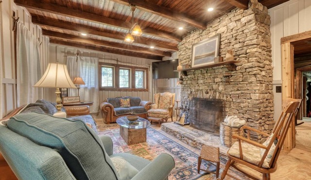 Rustic Historical Cabin near Wineries & Gold Mines
