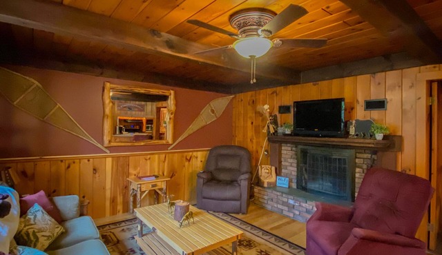 Rustic Log Cabin - Walking Distance to Village!